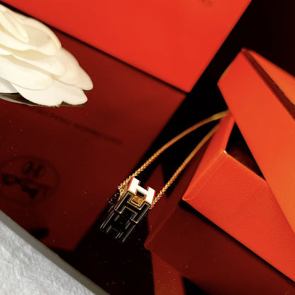 [Love Aura]H WHITE SQUARE GOLD NECKLACE