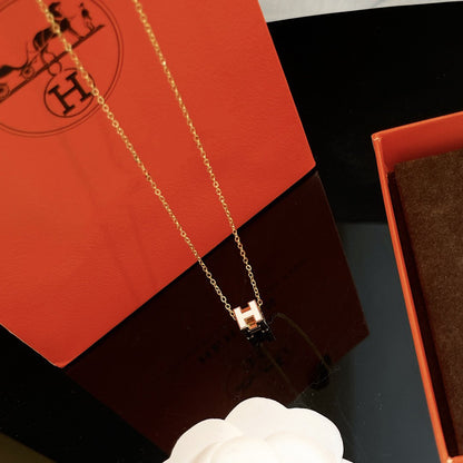 [Love Aura]H WHITE SQUARE GOLD NECKLACE