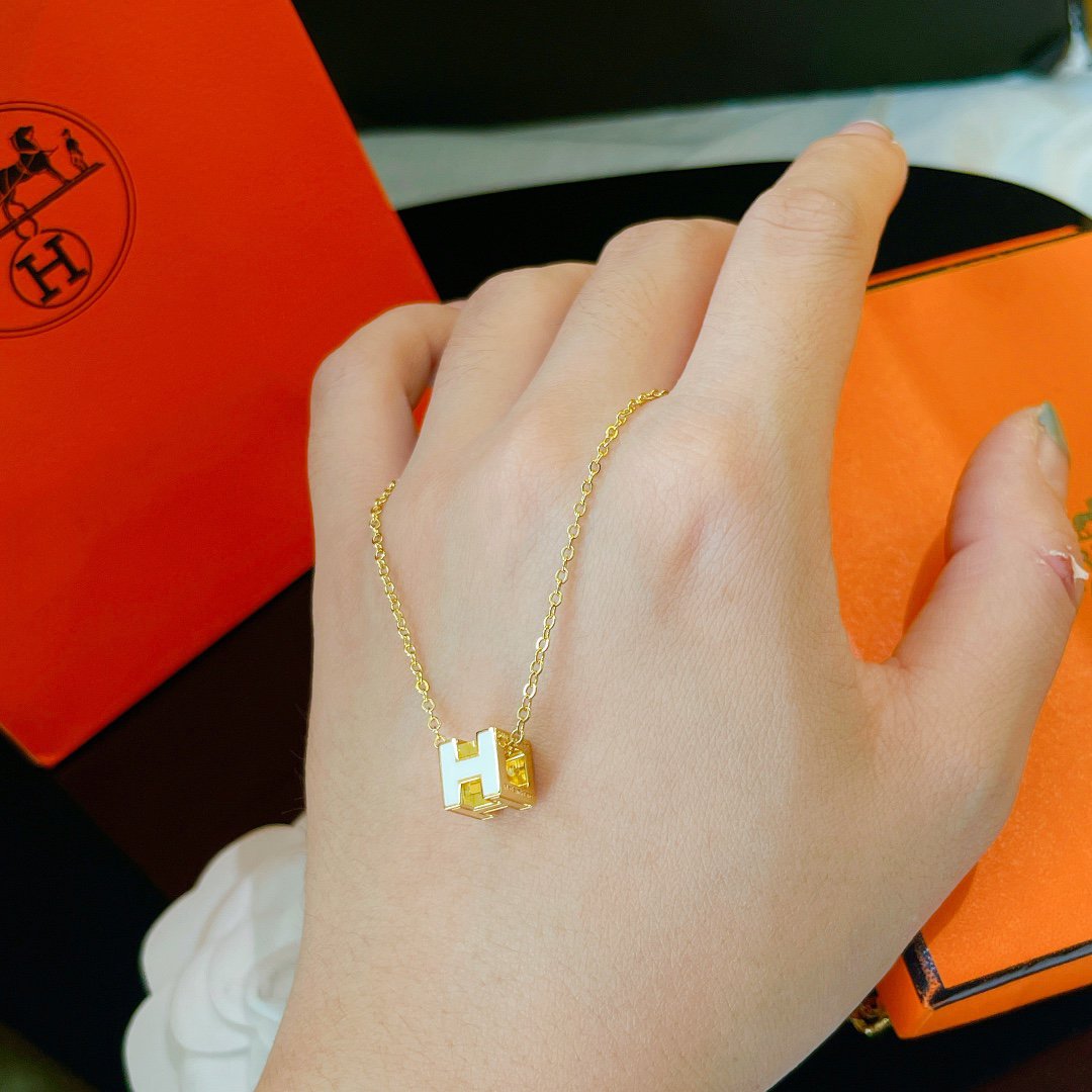 [Love Aura]H WHITE SQUARE GOLD NECKLACE