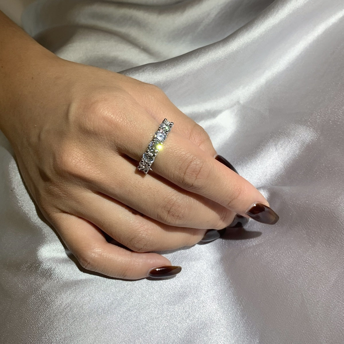 [Love Aura]Gorgeous Round Cut Tennis Ring