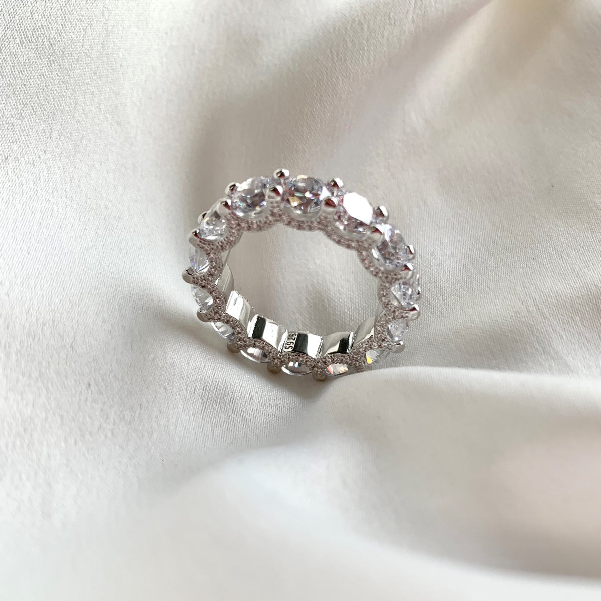 [Love Aura]Gorgeous Round Cut Tennis Ring