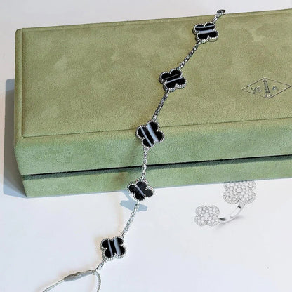 [Love Aura] CLOVER 5 MOTIF PULSAR STONE BRACELET COLLECTION