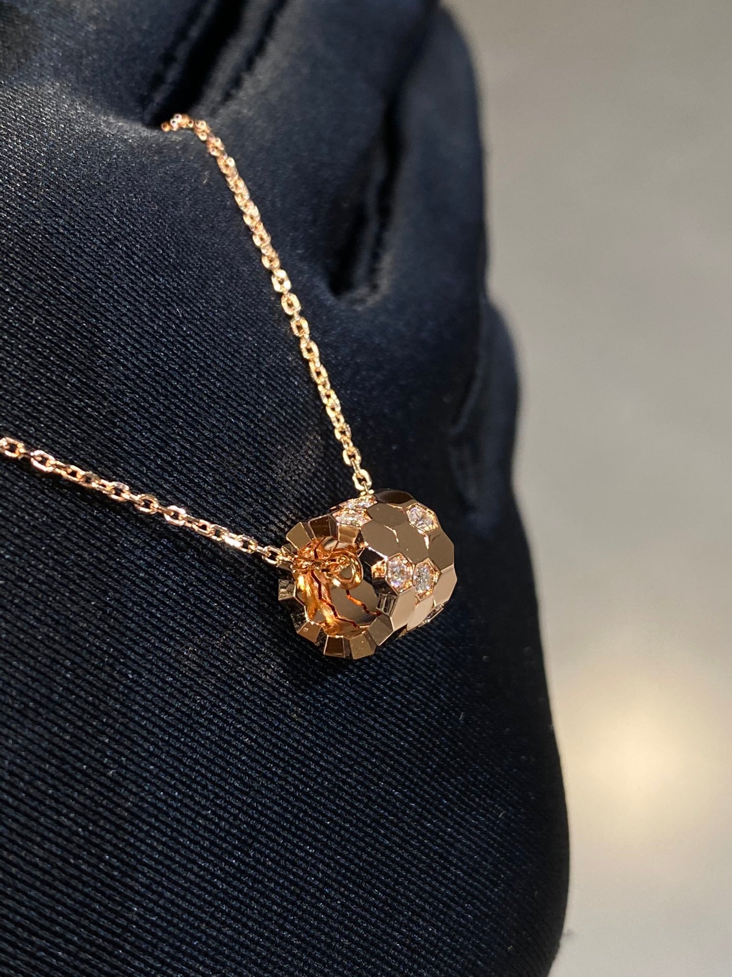 [Love Aura]BEE LOVE DIAMOND NECKLACE