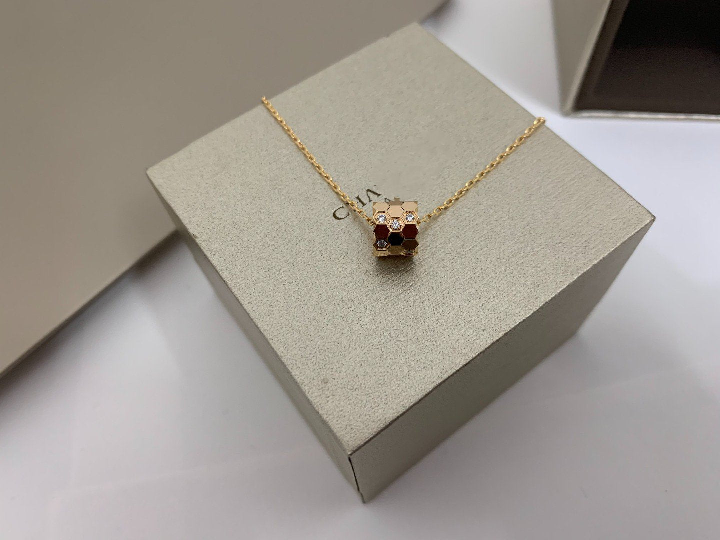 [Love Aura]BEE LOVE DIAMOND NECKLACE