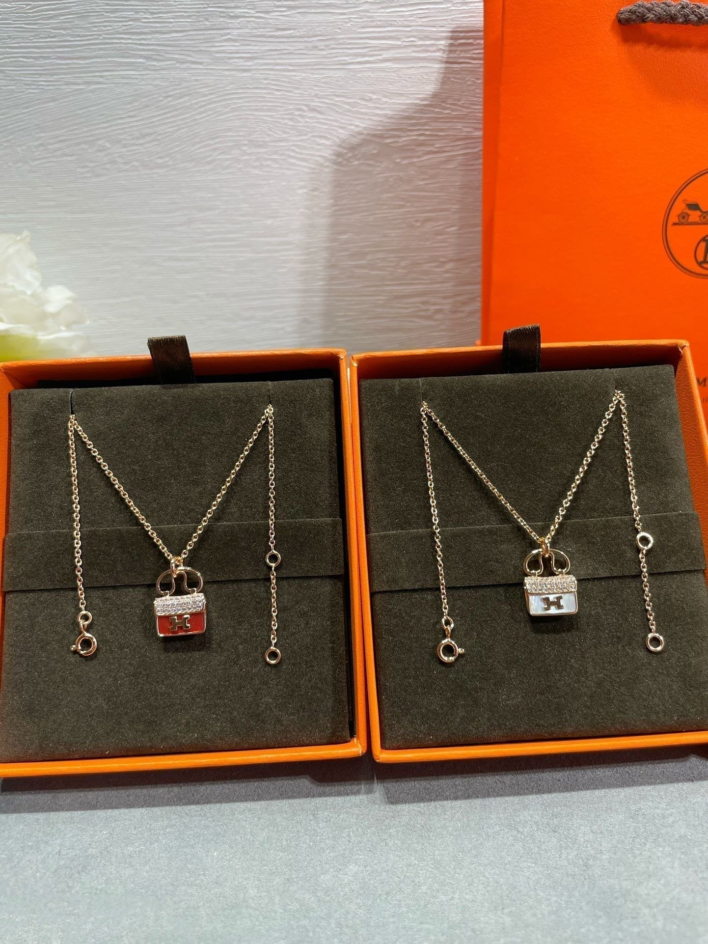 [Love Aura]H CIRCE MOISSANITE PENDANT NECKLACE GOLD