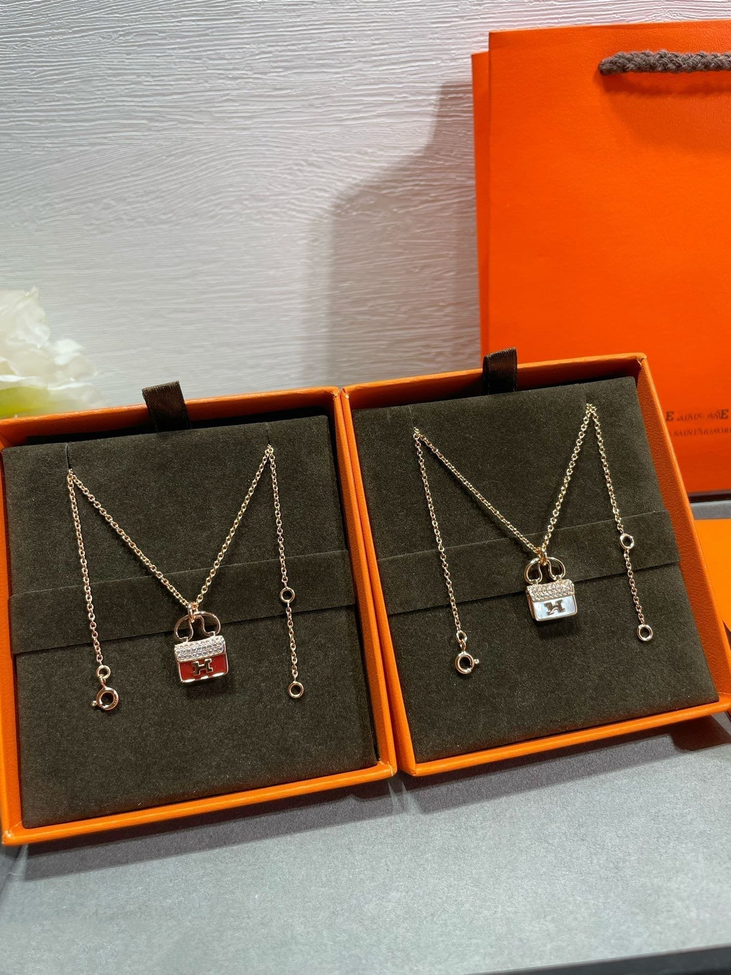 [Love Aura]H CIRCE MOISSANITE PENDANT NECKLACE GOLD