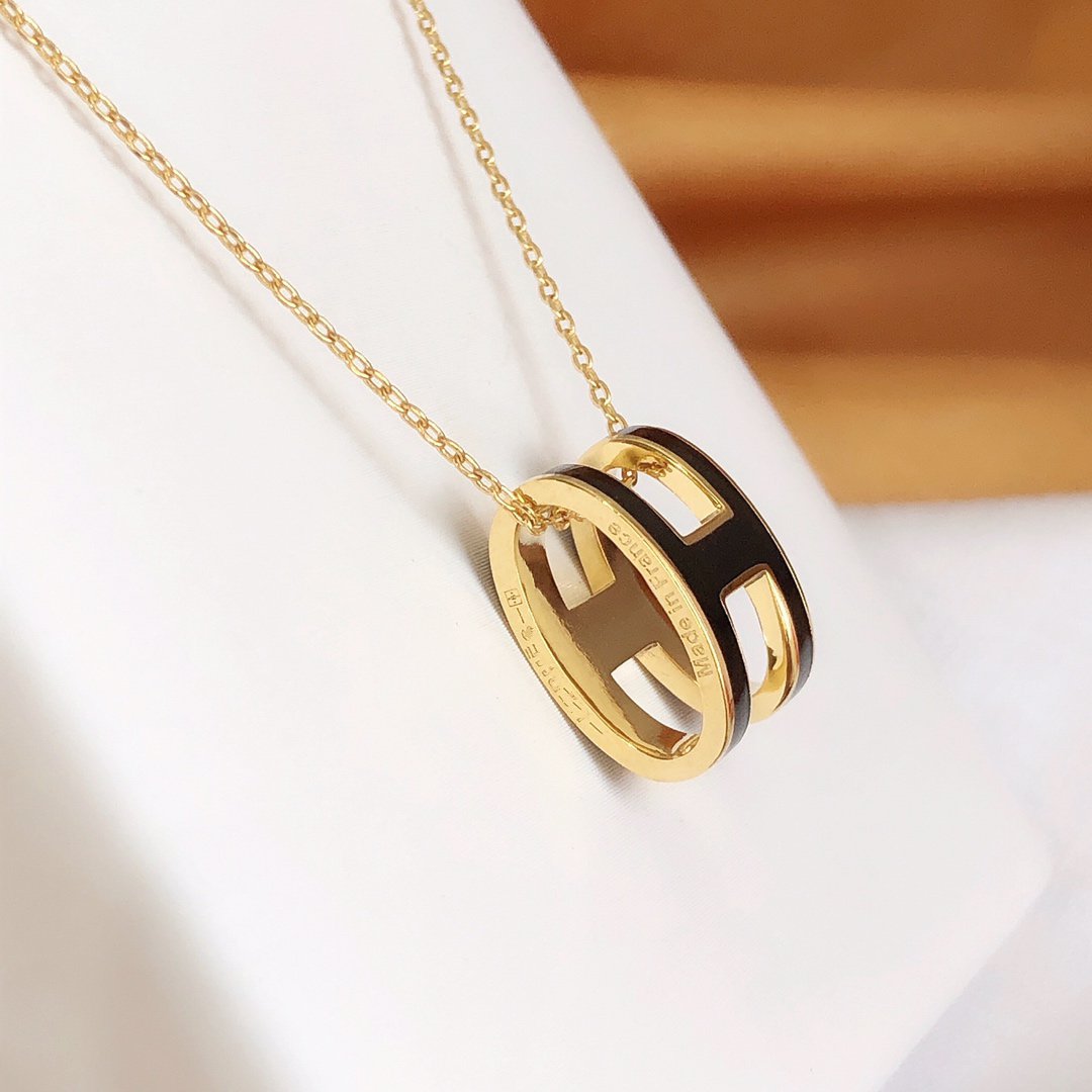 [Love Aura]HM CLIC BLACK ENAMEL GOLD NECKLACE