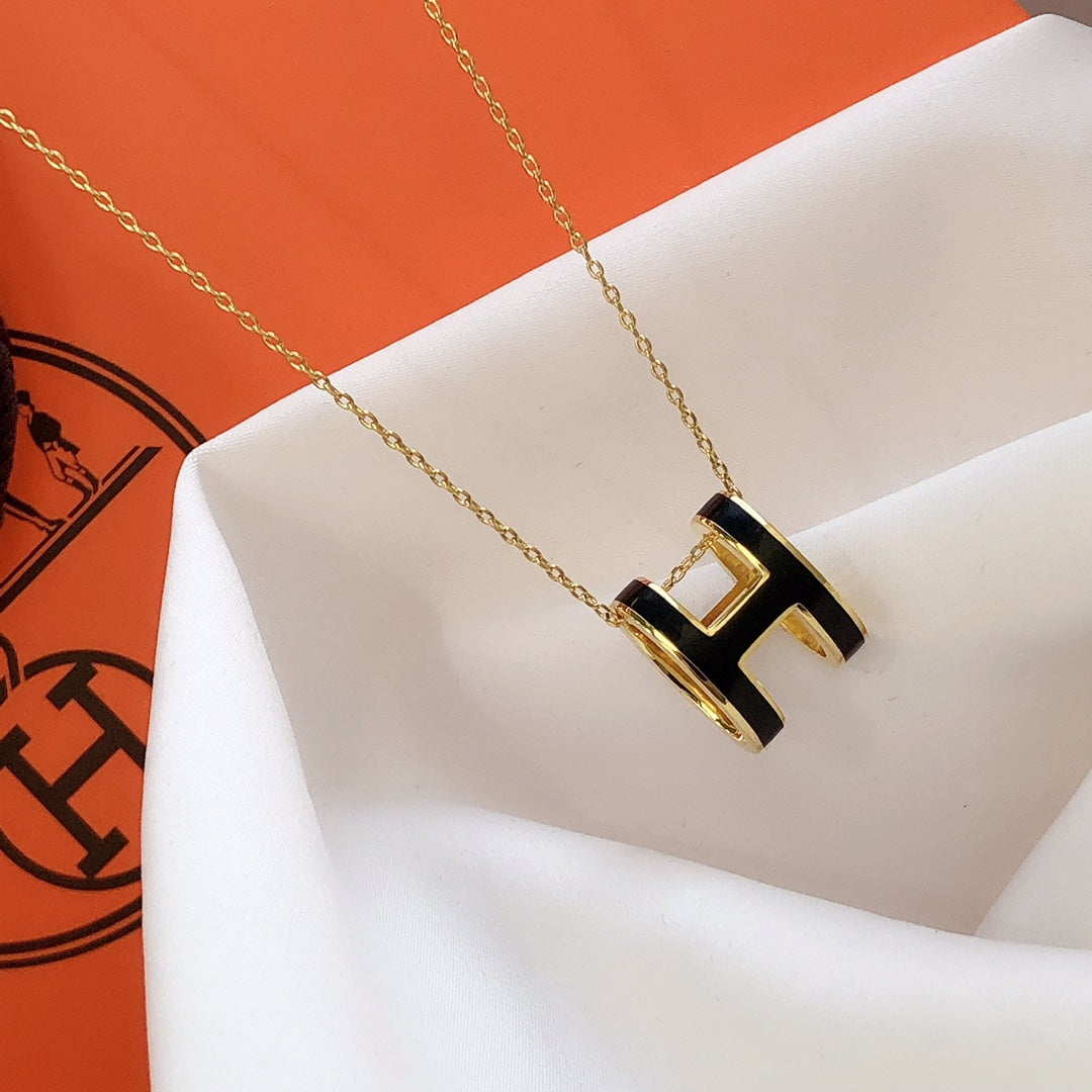 [Love Aura]HM CLIC BLACK ENAMEL GOLD NECKLACE