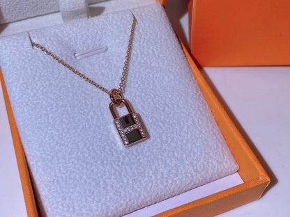 [Love Aura]HM ADVANCED NICHE LOCK HEAD NECKLACE DIAMONDS
