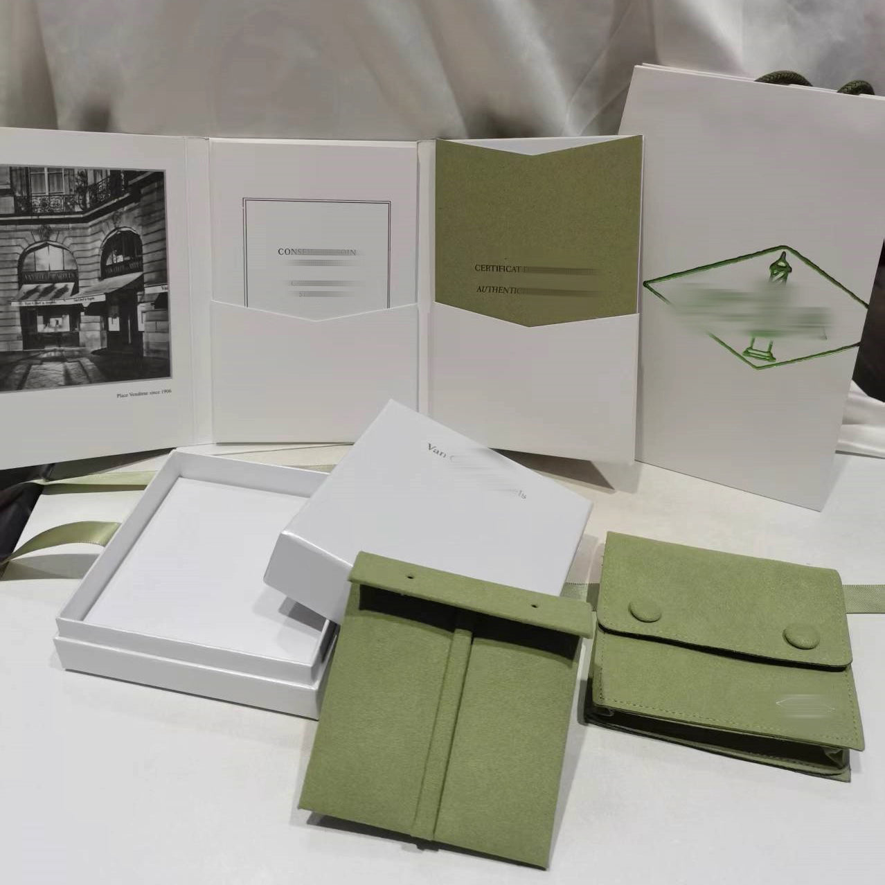 [Love Aura]VA CLOVER BRACELET NECKLACE RING BOX GIFT BAG