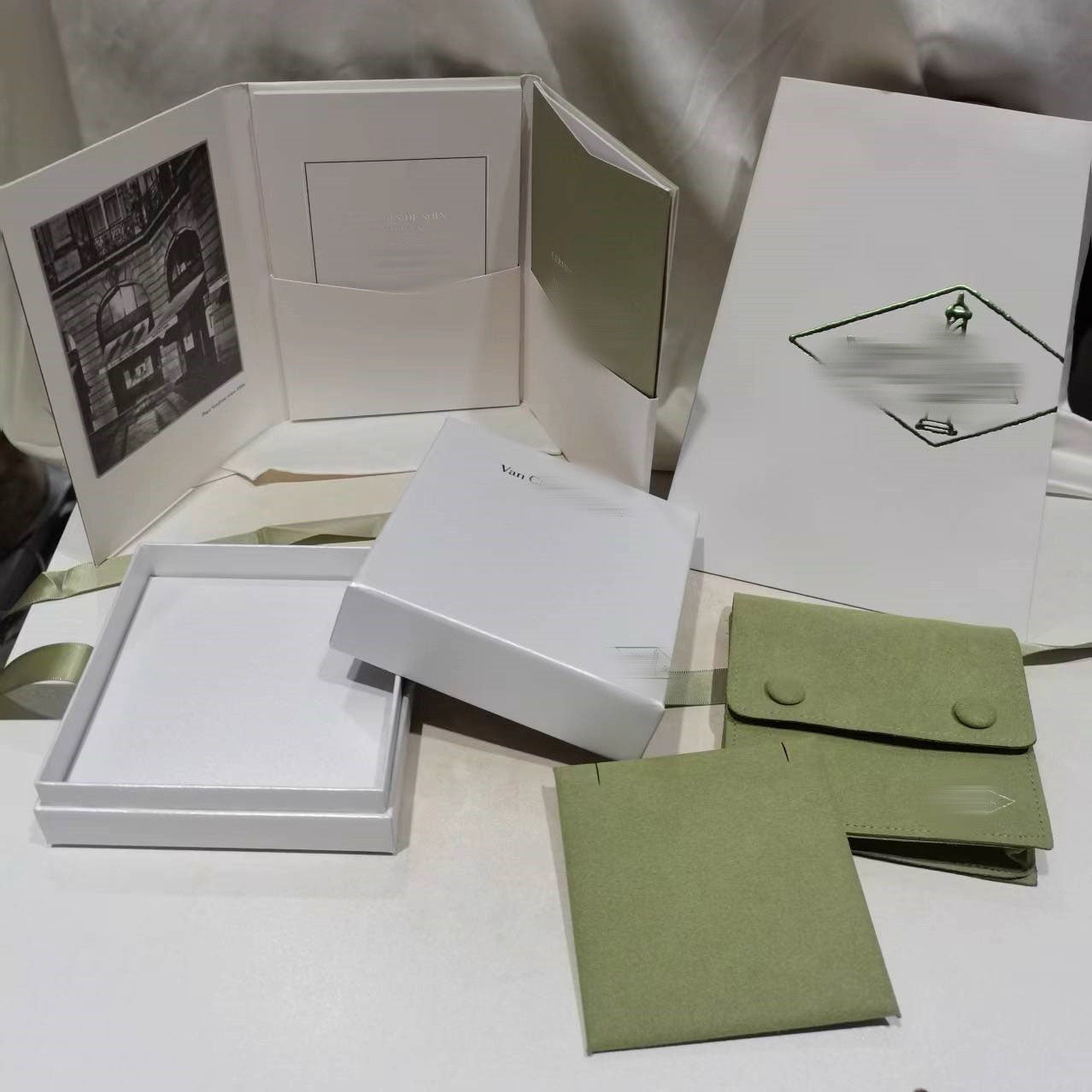 [Love Aura]VA CLOVER BRACELET NECKLACE RING BOX GIFT BAG