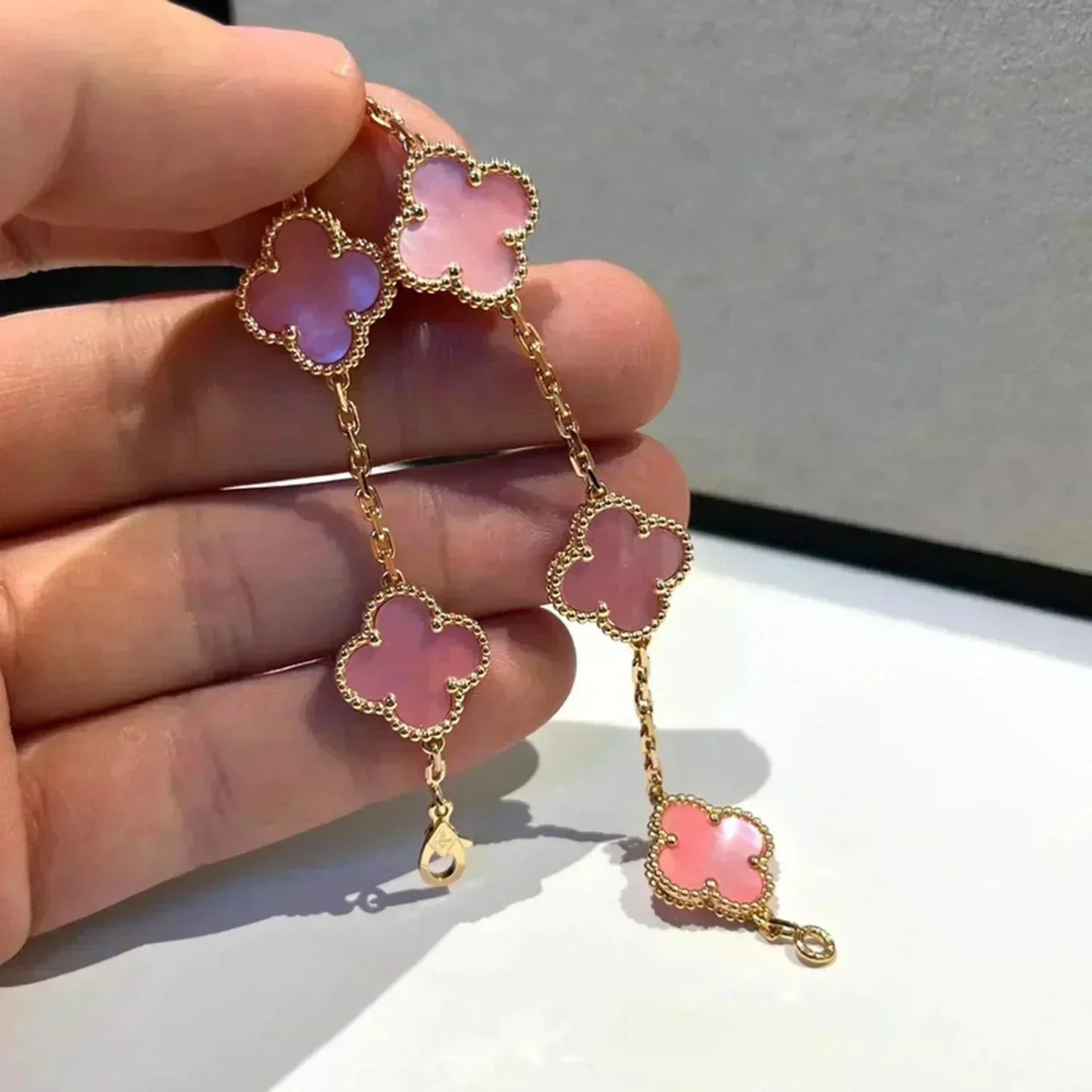 [Love Aura] CLOVER 5 MOTIFS  PINK MOP BRACELET COLLECTION