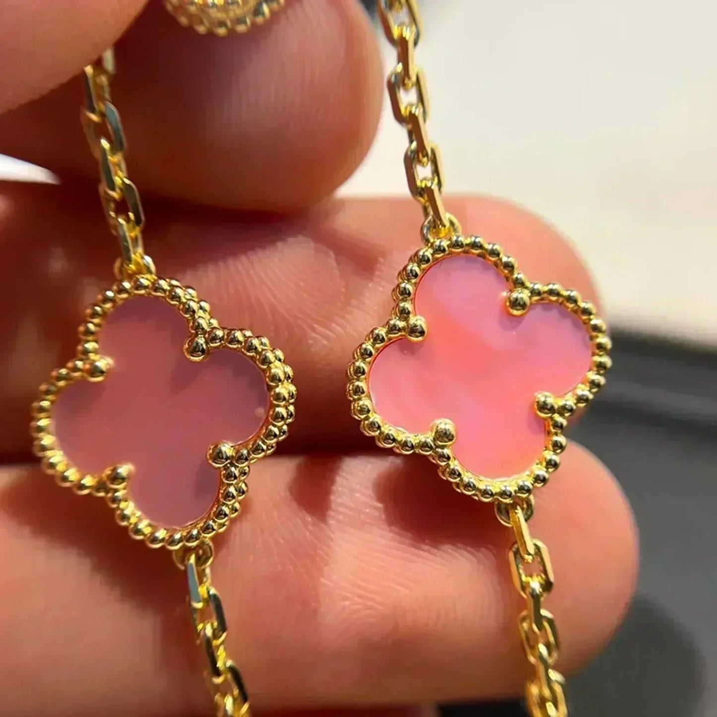 [Love Aura] CLOVER 5 MOTIFS  PINK MOP BRACELET COLLECTION