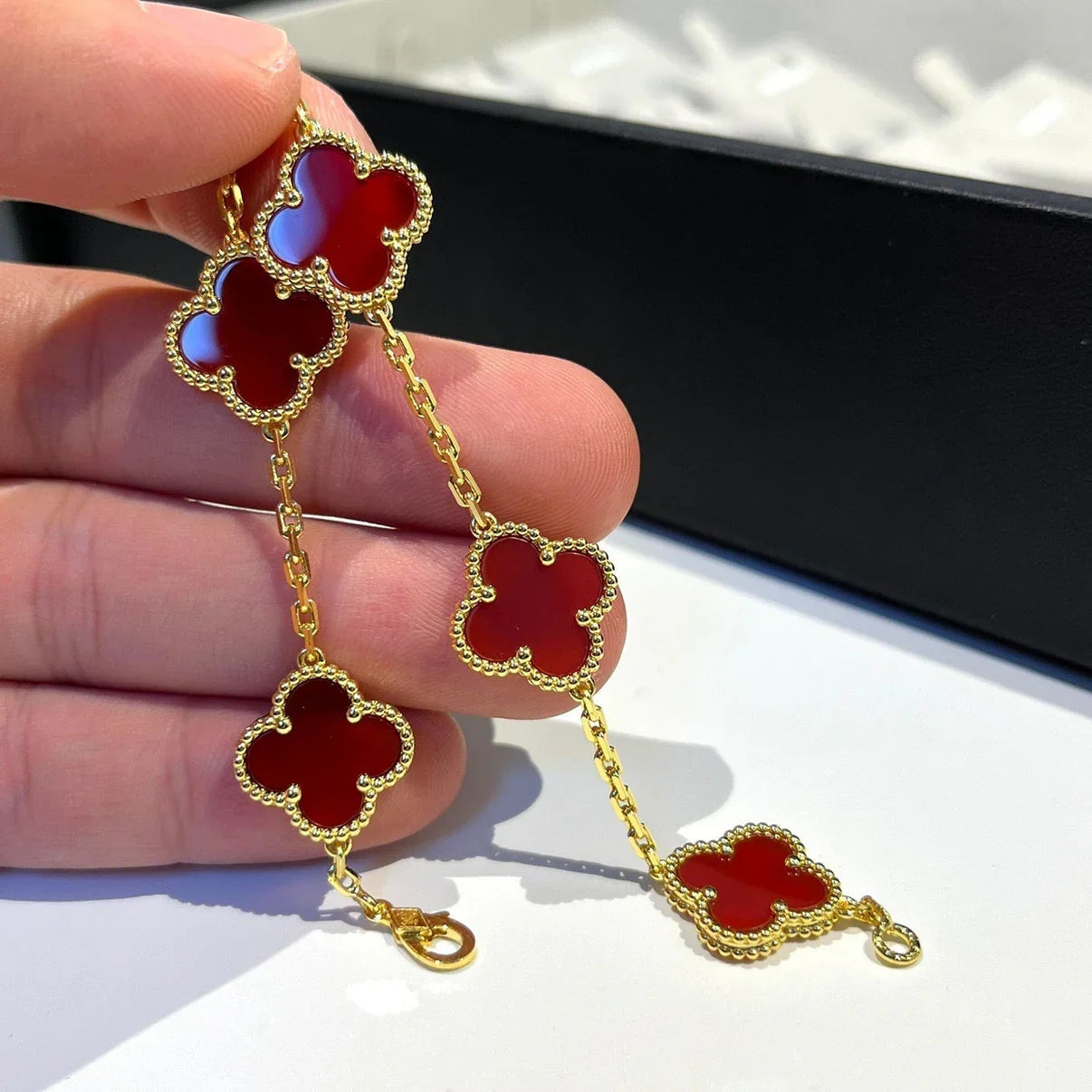 [Love Aura] CLOVER 5 MOTIF RED CORNELIAN BRACELET COLLECTION