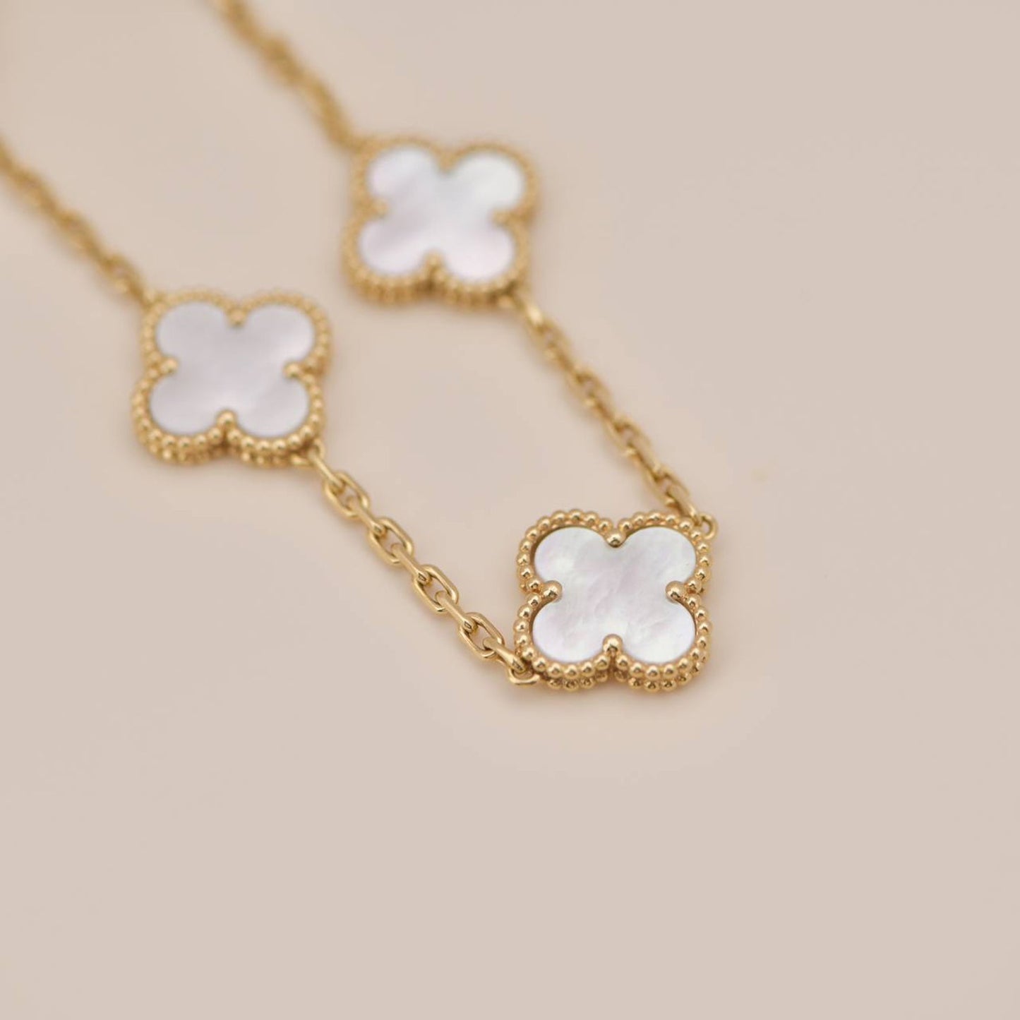 [Love Aura]CLOVER  5 MOTIF WHITE MOP BRACELET
