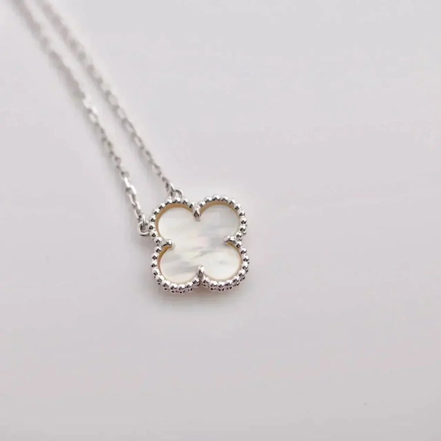 [Love Aura]CLOVER  15MM WHITE MOTHER-OF-PEARL SILVER