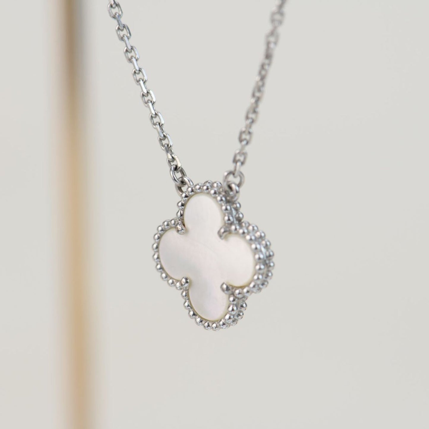 [Love Aura]CLOVER  15MM WHITE MOTHER-OF-PEARL SILVER