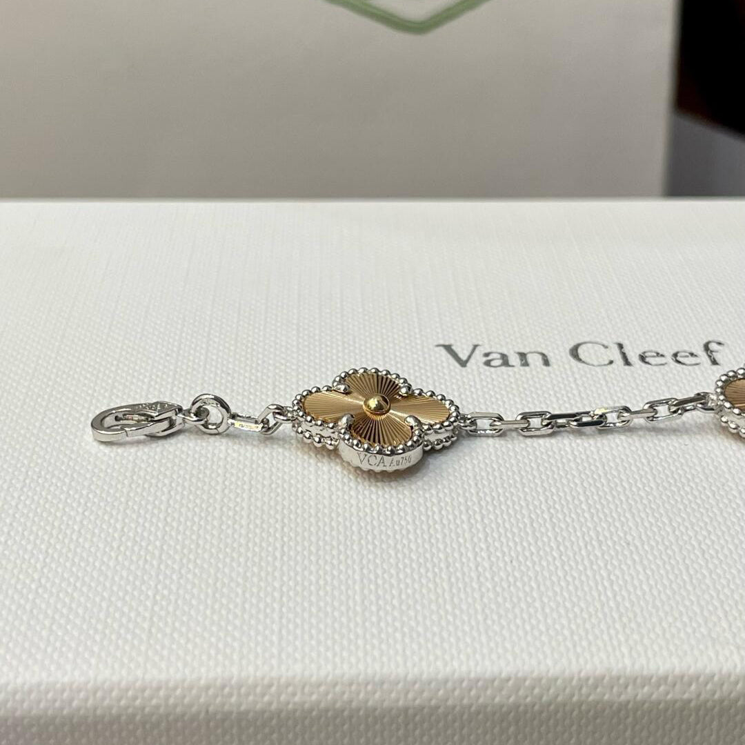 [Love Aura]CLOVER  5 MOTIFS  CHRISTMAS LIMITED EDITION BRACELET