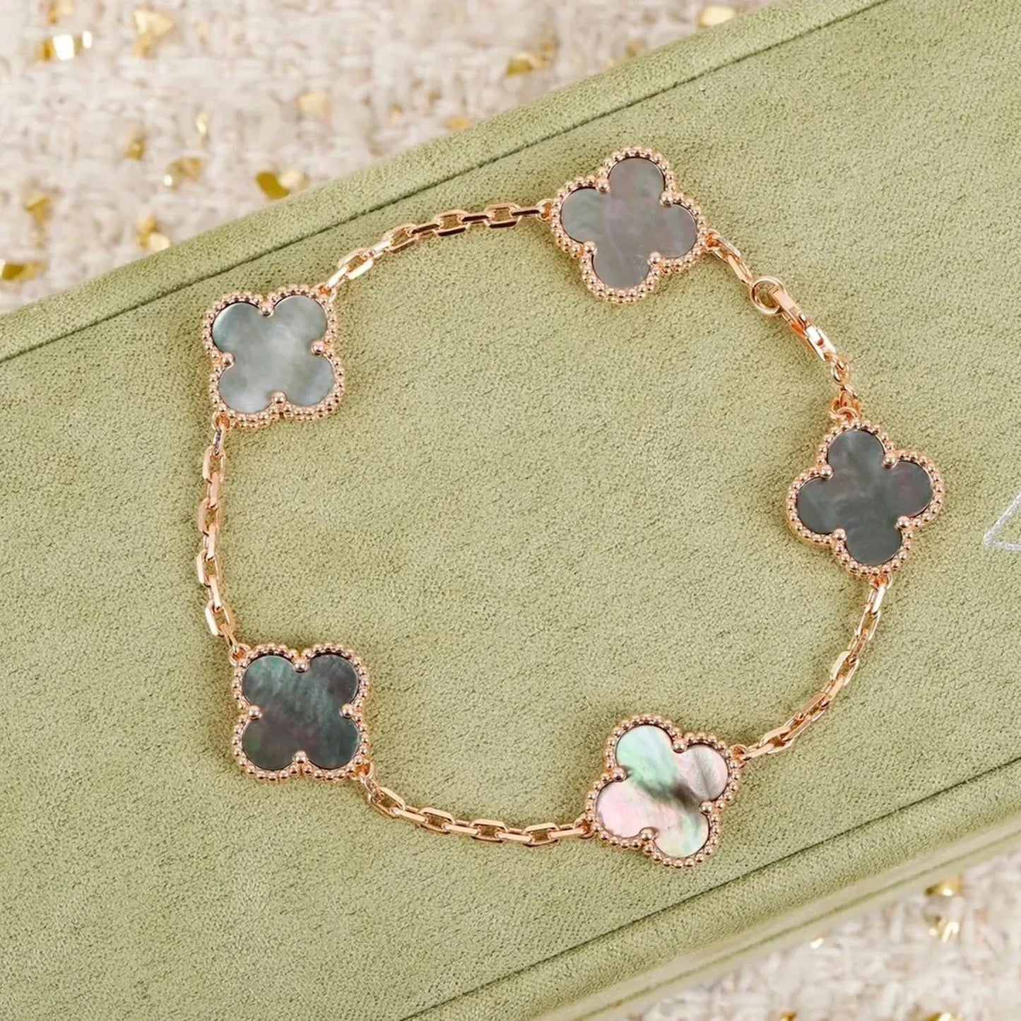 [Love Aura]CLOVER 5 MOTIF GRAY MOP  BRACELET