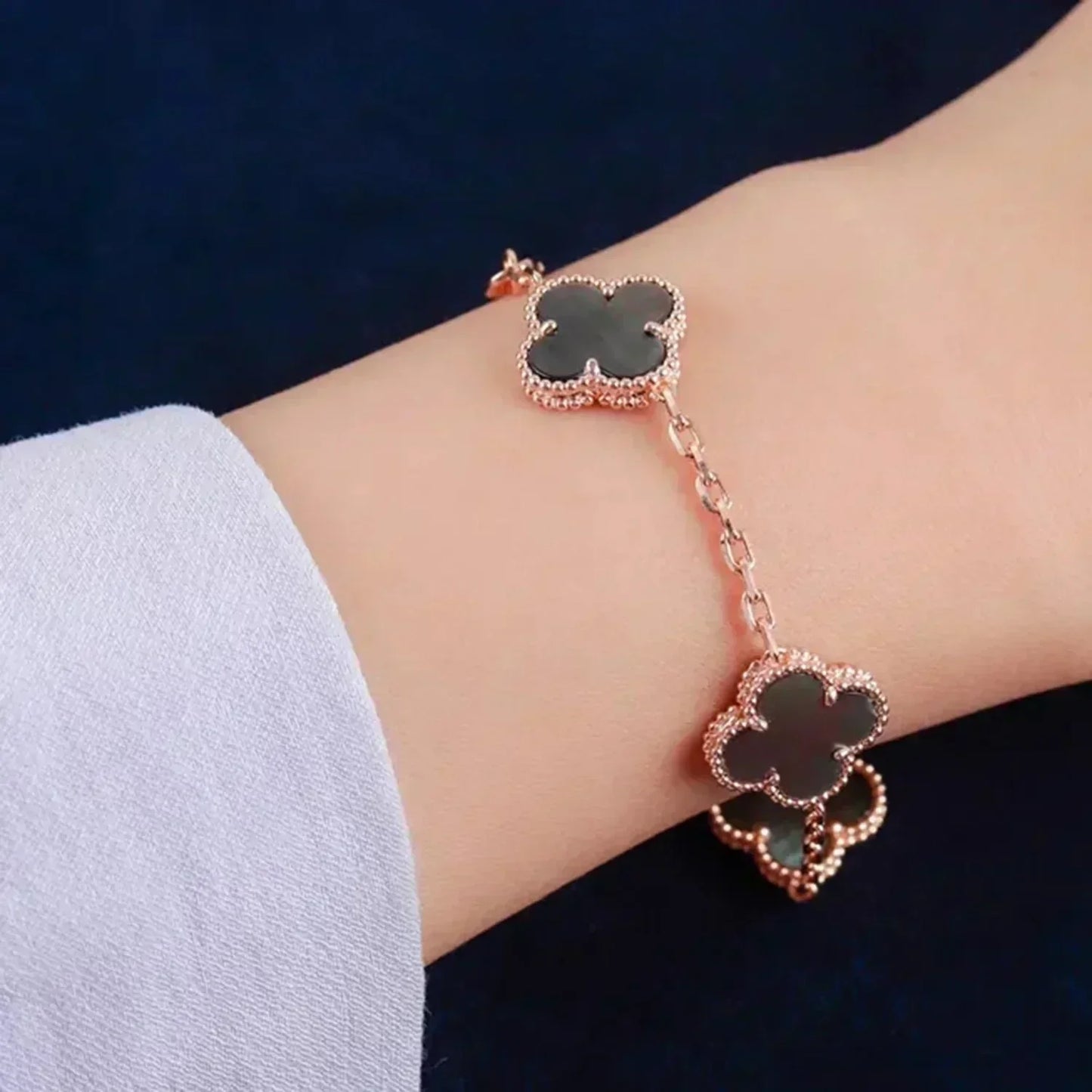 [Love Aura]CLOVER 5 MOTIF GRAY MOP  BRACELET