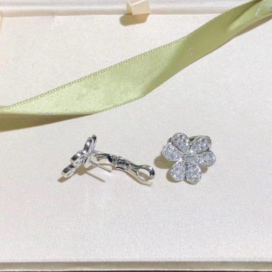 [Love Aura]FRIVOLE SILVER FLOWER DIAMOND EARRINGS