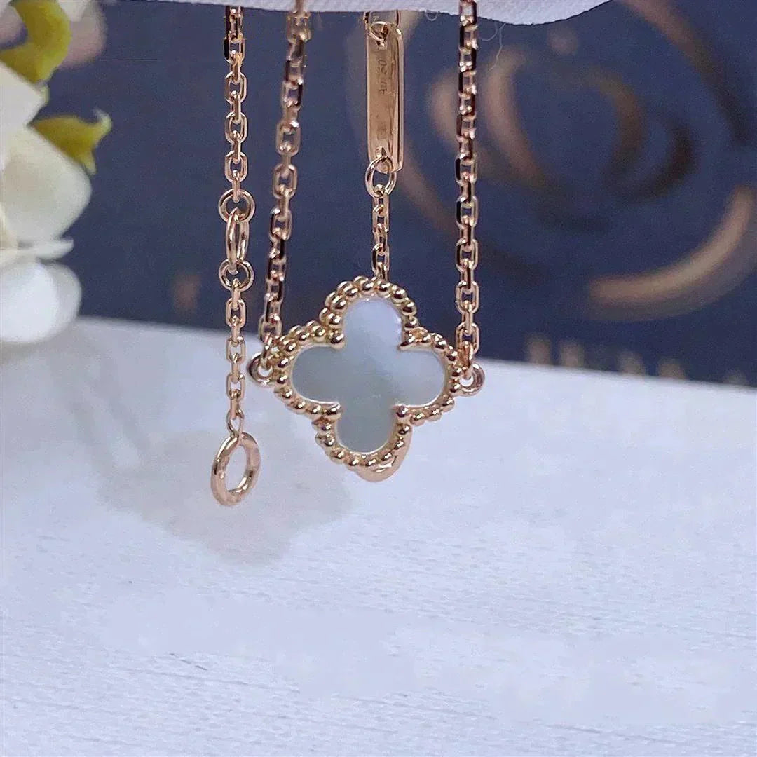 [Love Aura]CLOVER WHITE MOP SINGLE FLOWER BRACELET