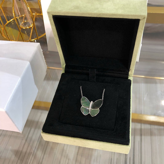 [Love Aura]LARGE BUTTERFLY SILVER PENDANT DIAMOND NECKLACE