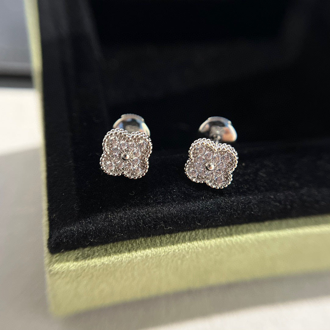 [Love Aura]CLOVER MINI DIAMOND STUD EARRINGS