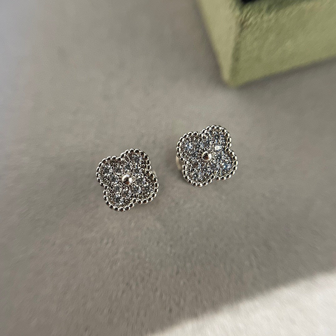 [Love Aura]CLOVER MINI DIAMOND STUD EARRINGS