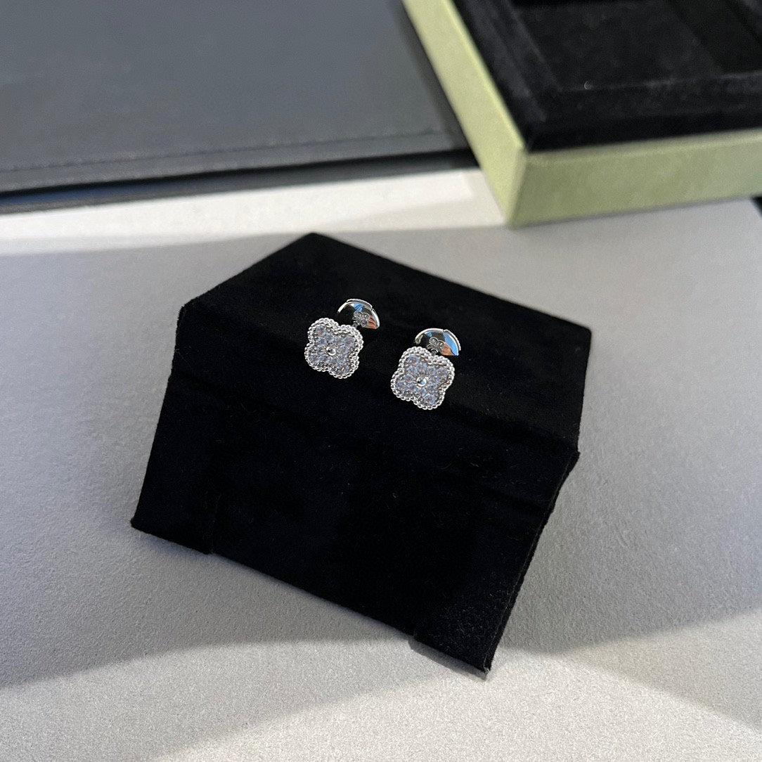 [Love Aura]CLOVER MINI DIAMOND STUD EARRINGS