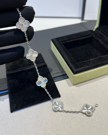 [Love Aura] CLOVER 5 MOTIF LASER BRACELET COLLECTION